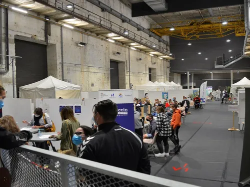 Les centres de vaccination pris d'assaut 